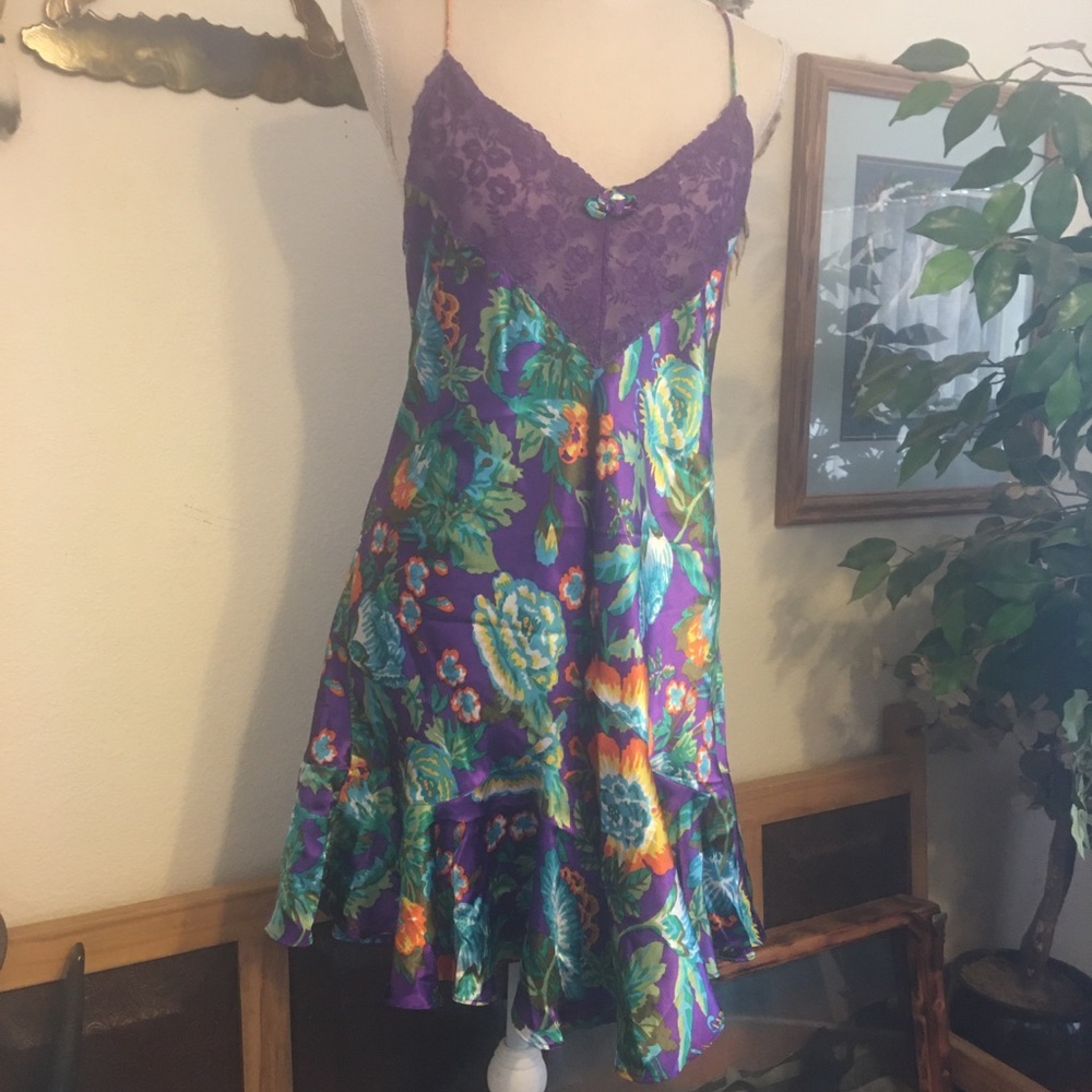 Vintage 80s Victoria’s Secret gold label lace satin chemise lingerie L